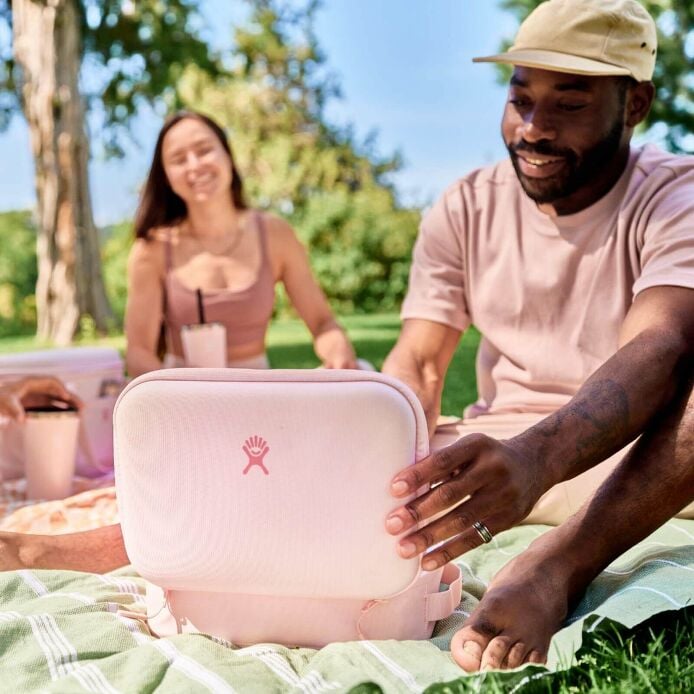 5-l-carry-outtm-lunch-box-c2 hf_s24_trillium_45_1.jpg